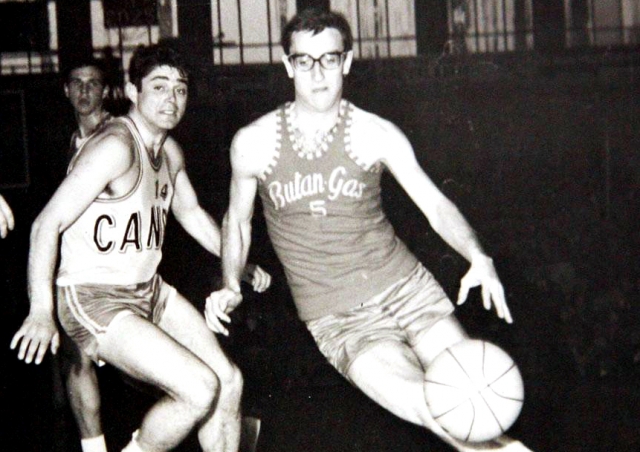 Bertini (5) dopo gli anni Ignis ritornò nella natia Pesaro, qui nel 1966 contro Cosmelli.